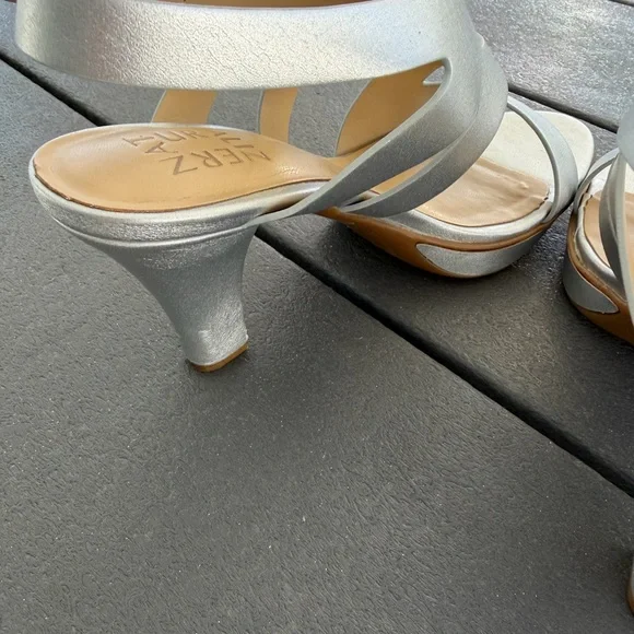 Naturalizer Heels Dee Silver Metallic Strappy Size 7W Wide Slingback - Picture 11 of 16